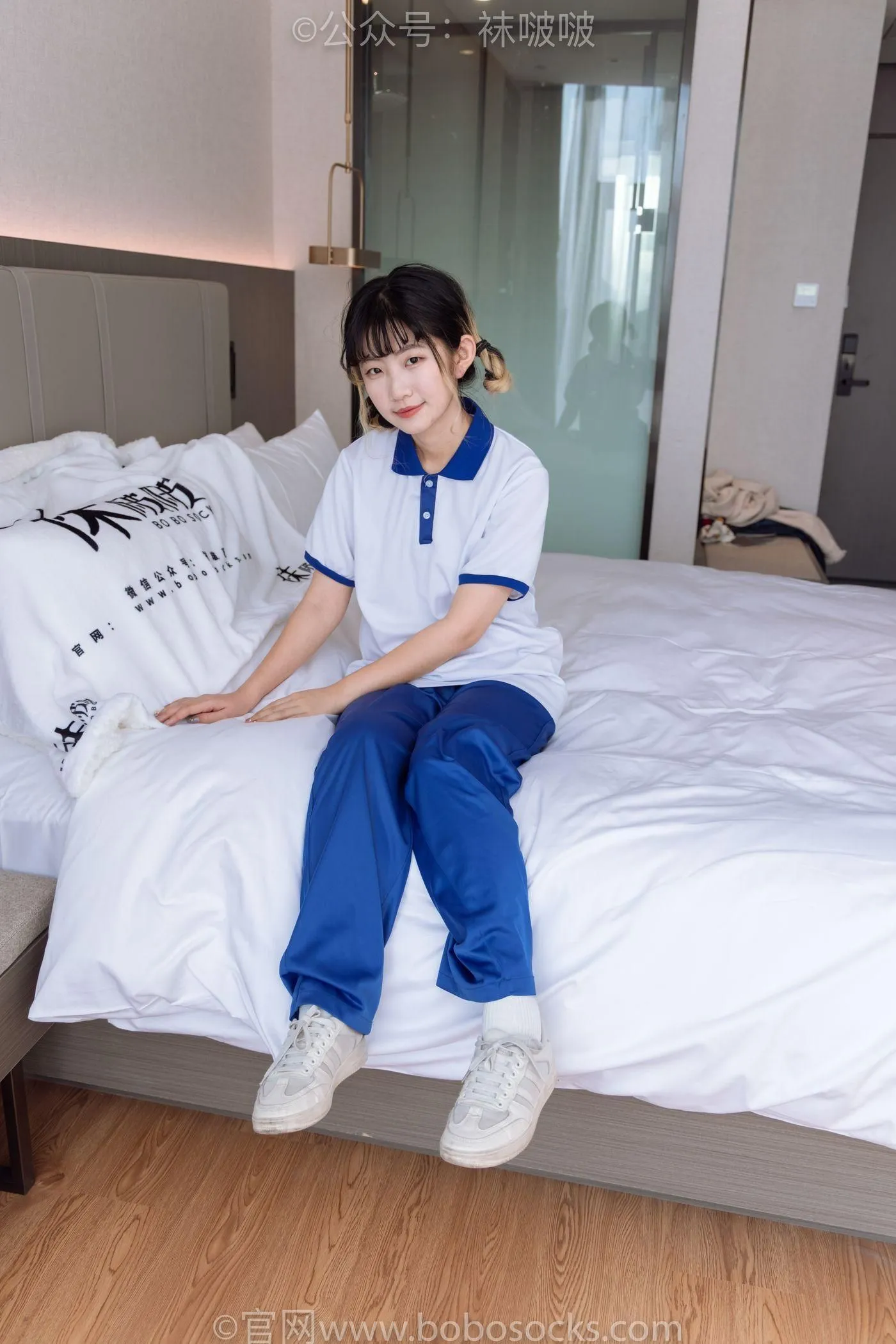 [BoBoSocks袜啵啵]NO.042 砂糖-校服、板鞋、白棉袜、油亮白丝 [139P]插图